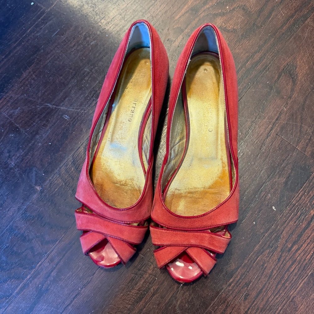 Carrano Red Suede Peep Toe Strappy Flats Size 9 Gold Insole Patent Trim